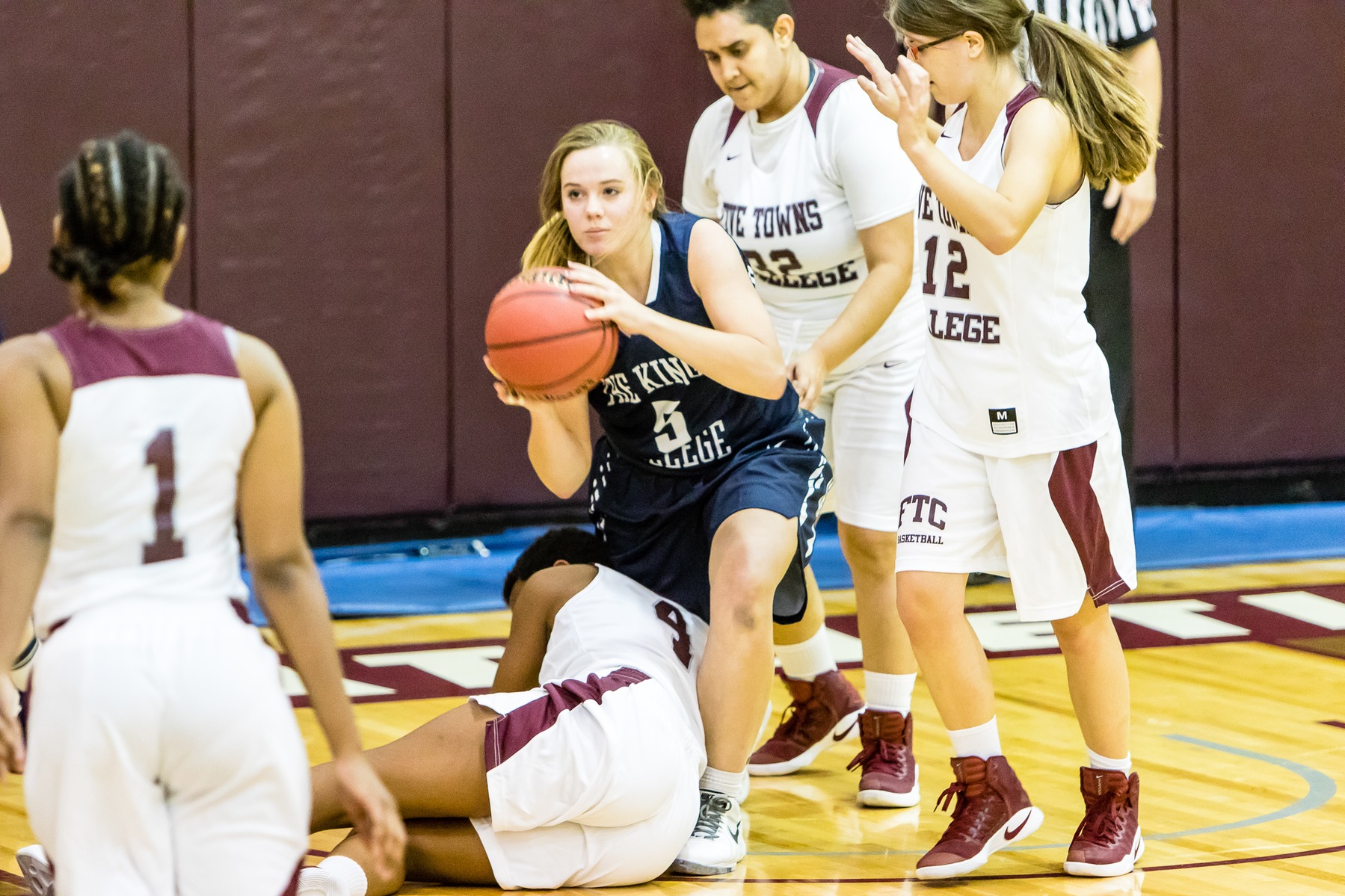 Women's Basketball Outlasted by Vaughn
