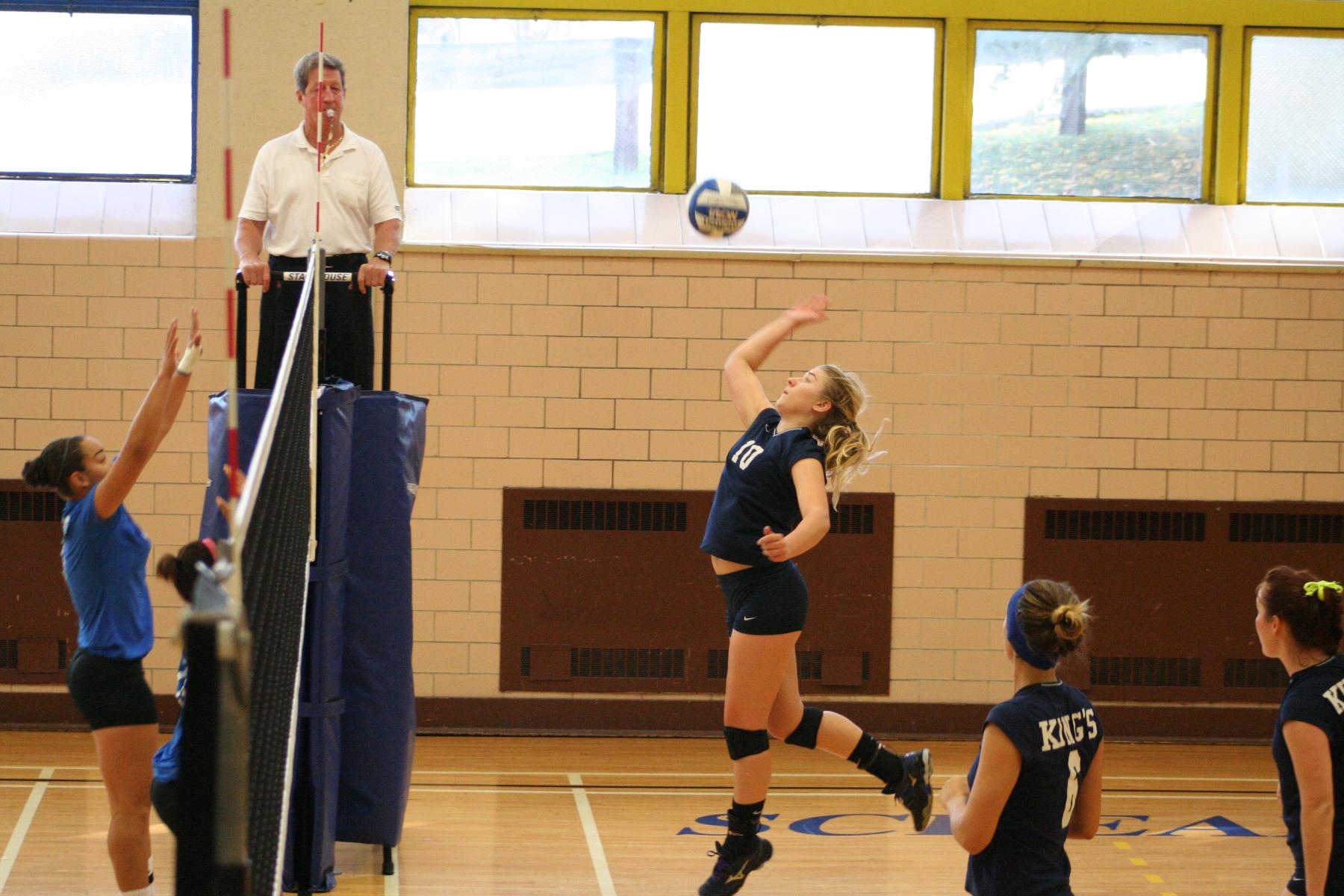 Women's Volleyball Dropped by Davis