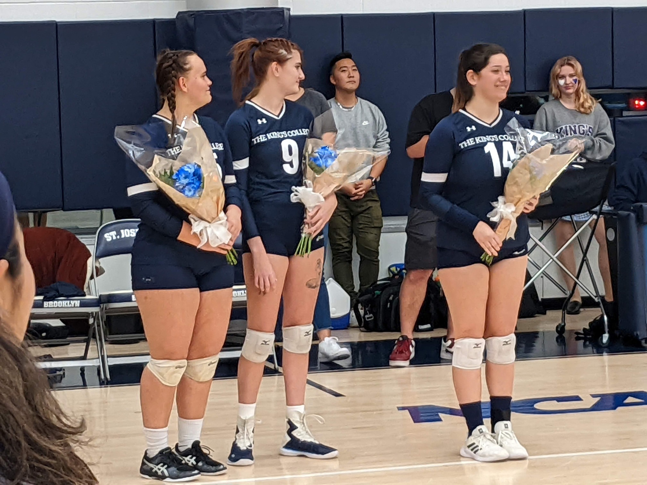 Volleyball Cruises Past Cougars on Successful Senior Night
