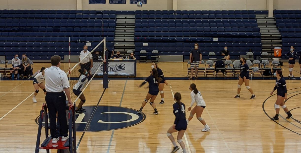 Women's Volleyball Starts Season Off With a Win